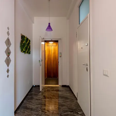 Big Crire At 724 Apartament