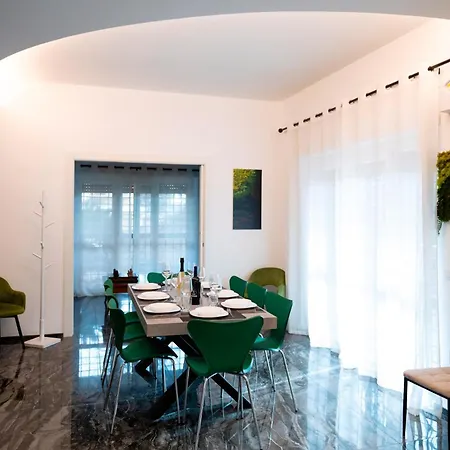 Big Crire At 724 Apartament